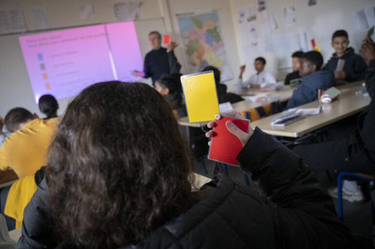 Énergie Jeunes met en œuvre des programmes pédagogiques et lèvent les freins à la réussite scolaire des élèves en primaire et au collège.