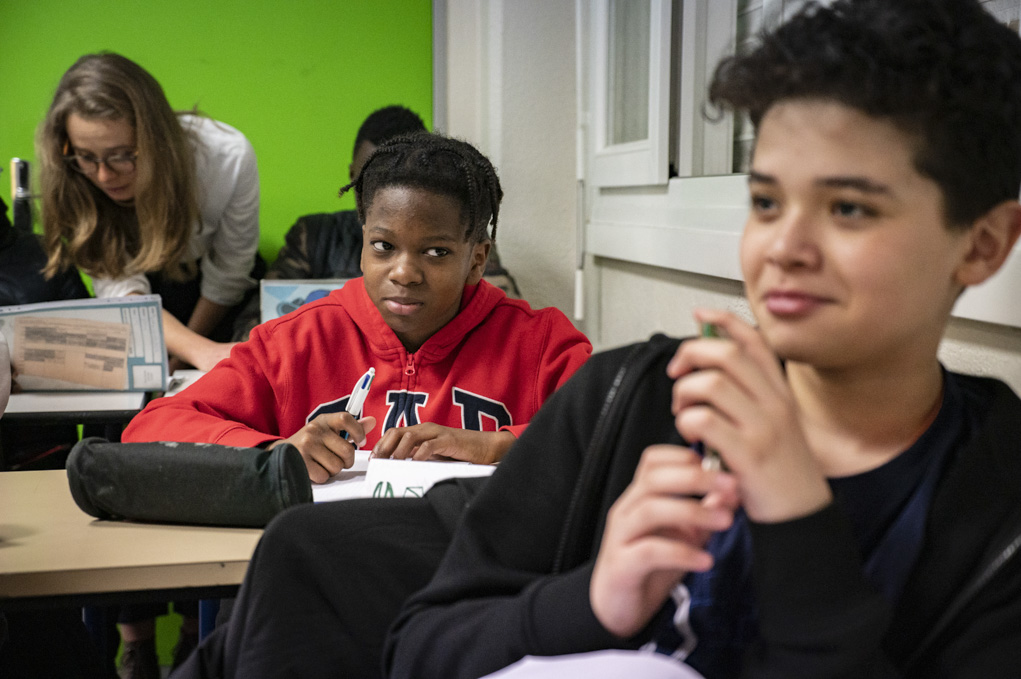 Énergie Jeunes met en œuvre des programmes pédagogiques et lèvent les freins à la réussite scolaire des élèves en primaire et au collège.