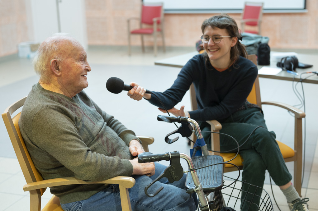 La fondation a cofinancé à hauteur 15000 € les intervenants artistiques mobilisés en 2022/2023 dans trois établissements partenaires du parcours : une maison d’accueil spécialisée recevant des adultes handicapés et deux EHPAD. Un soutien apporté après une première édition qui avait connu un grand succès et un réel impact. Le parcours Santé, dont le programme est co-construit avec les établissements et leurs résidents, a pris d’autant plus de sens qu’il a vu le jour après les « années Covid », qui ont renforcé le sentiment d’isolement voire d’exclusion des publics concernés L’initiative contribue à donner ou redonner une visibilité à ces structures, amenées à travailler malgré elles en marge de la société, ainsi qu’aux personnes qu’elles accueillent.