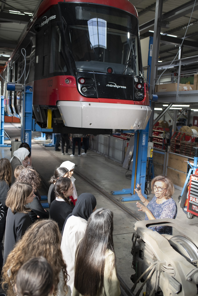 Grâce à son dispositif, Rêv'Elles redonne aux jeunes filles des quartiers populaires le pouvoir d’agir pour oser rêver à un autre futur.