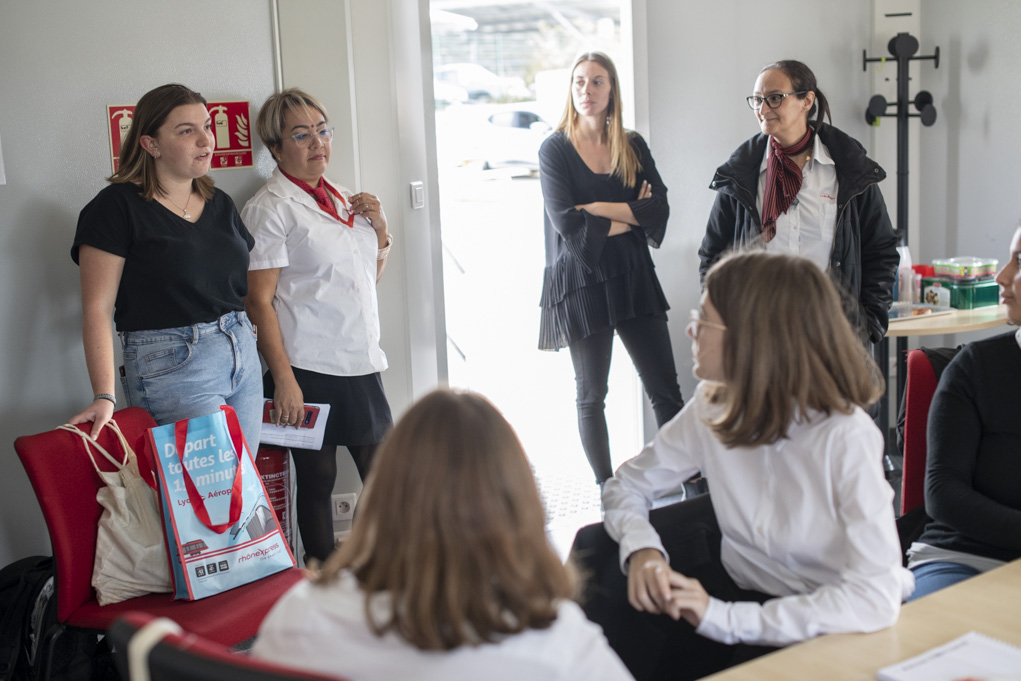 Grâce à son dispositif, Rêv'Elles redonne aux jeunes filles des quartiers populaires le pouvoir d’agir pour oser rêver à un autre futur.