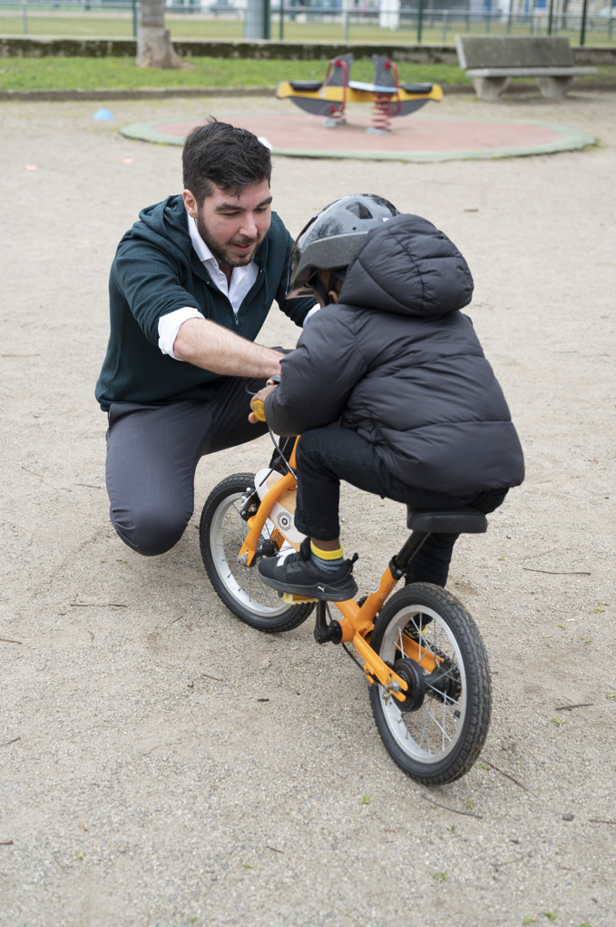 Les Ateliers de l’Audace récupèrent des vélos, les réparent puis les remettent en circuit en les donnant ou en le vendant à bas prix.